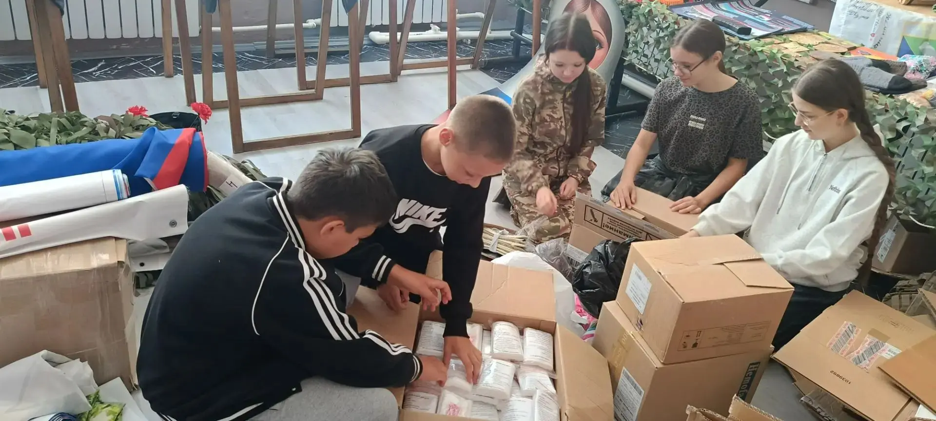 📦 Частичка каждого — это большое дело: юнармейцы Ульчского района собирают помощь для ...