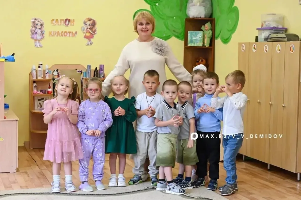 Мэр Белгорода поздравил с профессиональным праздником воспитателей и всех дошкольных ра...