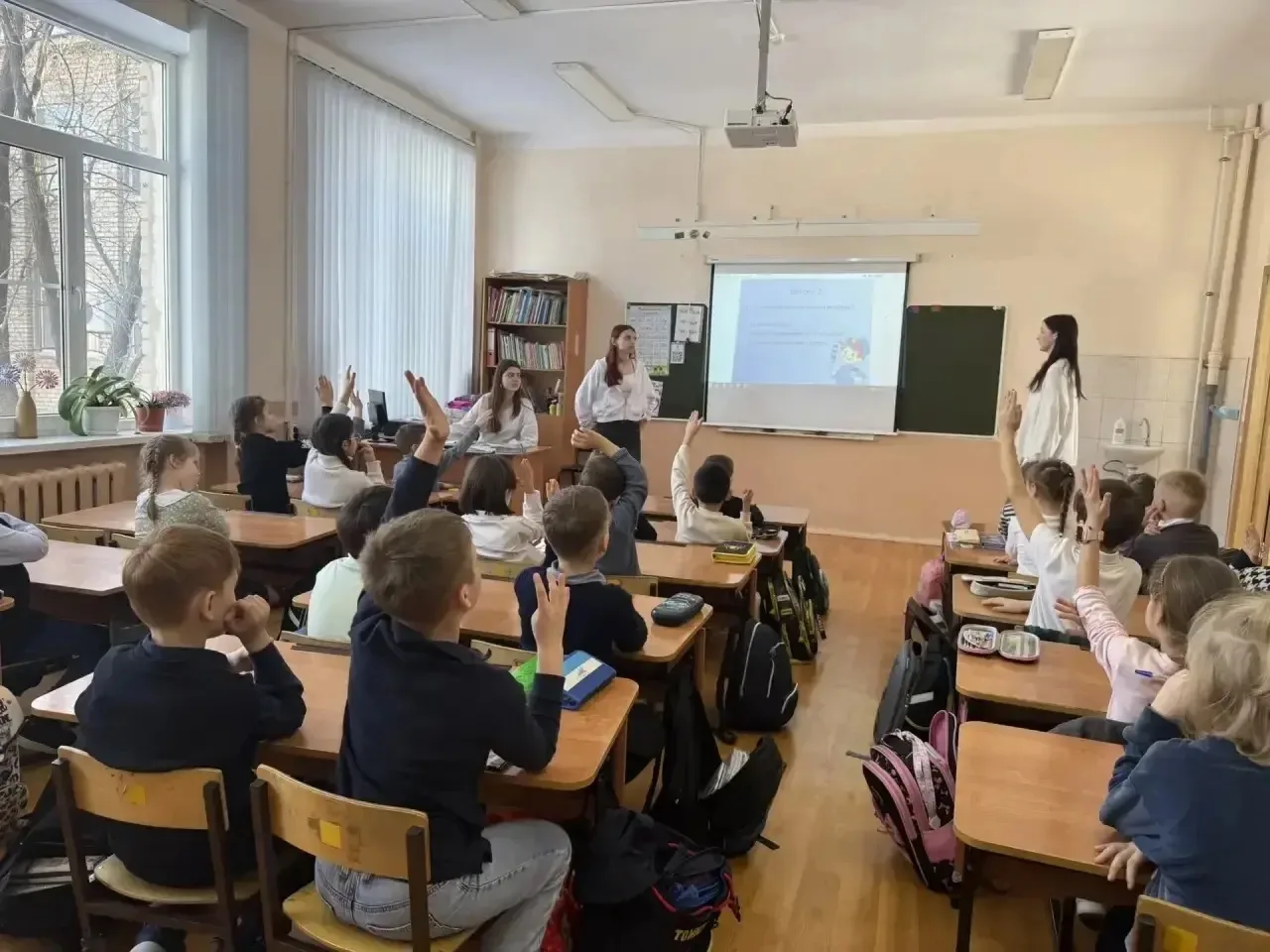 Отряд Юных инспекторов движения (ЮИД) из 8а класса провел познавательную викторину «Жители страны "Д