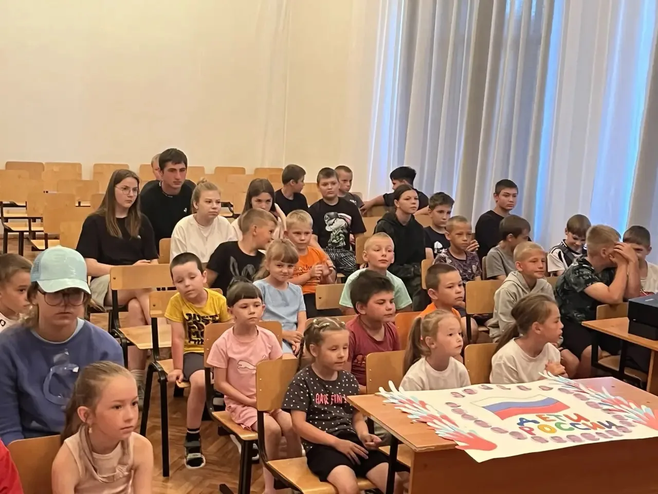 Торжественное открытие! 🎉

Сегодня мы с шумом, смехом и морем аплодисментов открыли нашу новую смен