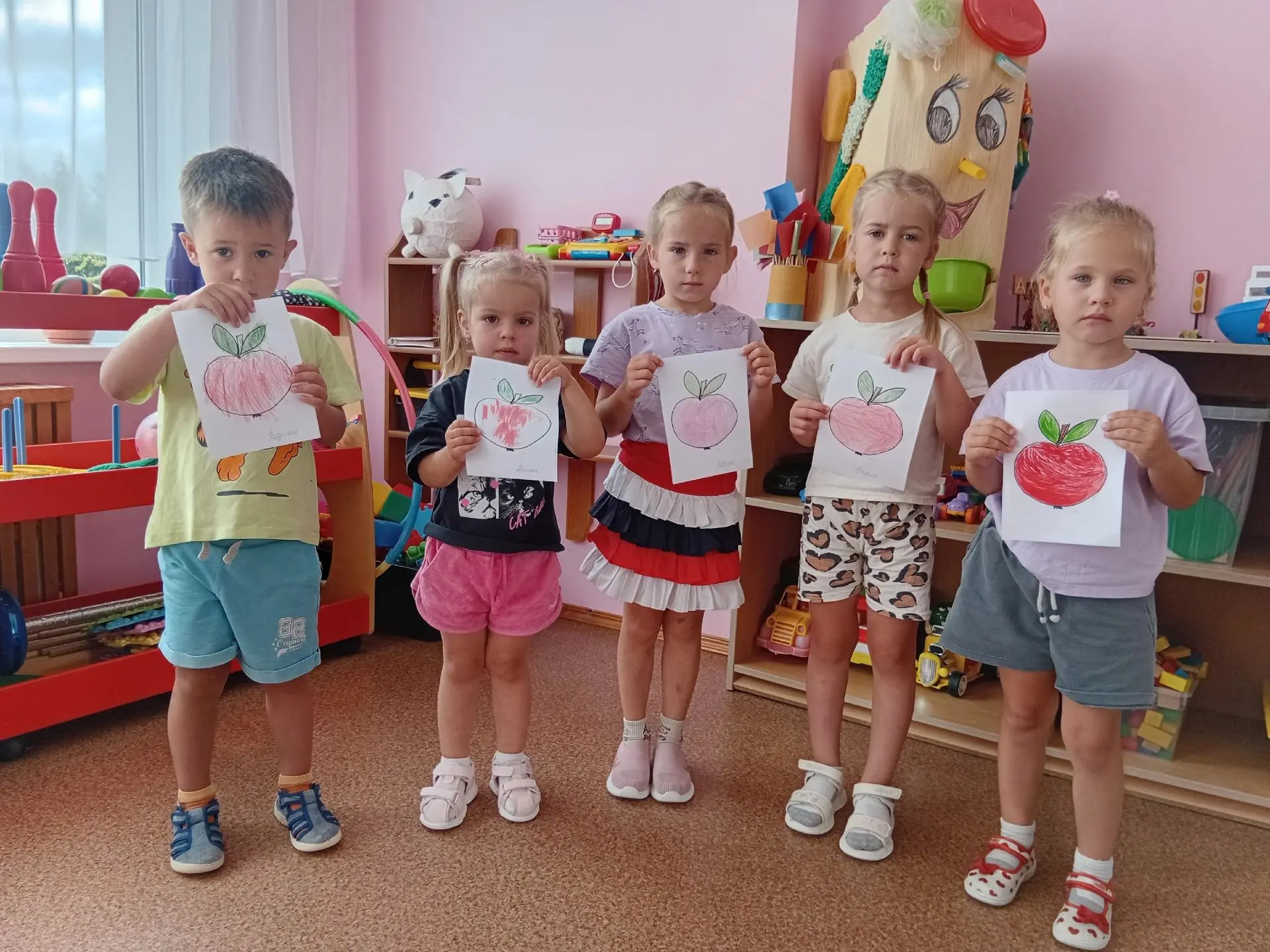 Завтра праздник за окошком!🍎