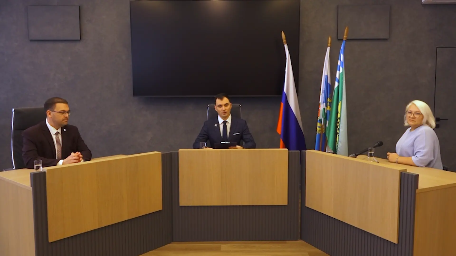 ВПЕРВЫЕ кандидаты в депутаты местной Думы собрались в режиме предвыборных дебатов.