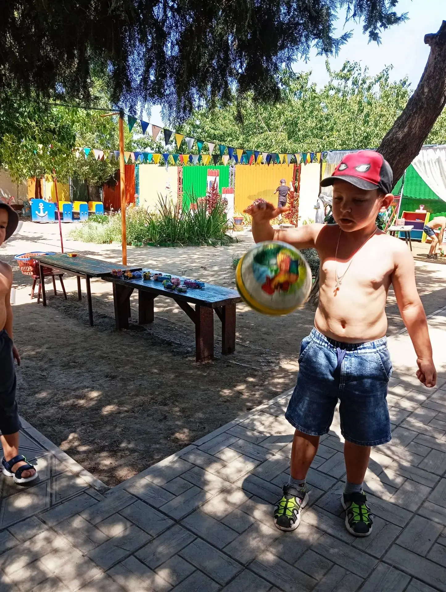 ☀️ Летний оздоровительный период в разгаре! ☀️

В нашей подготовительной группе кипит жизнь — ребята