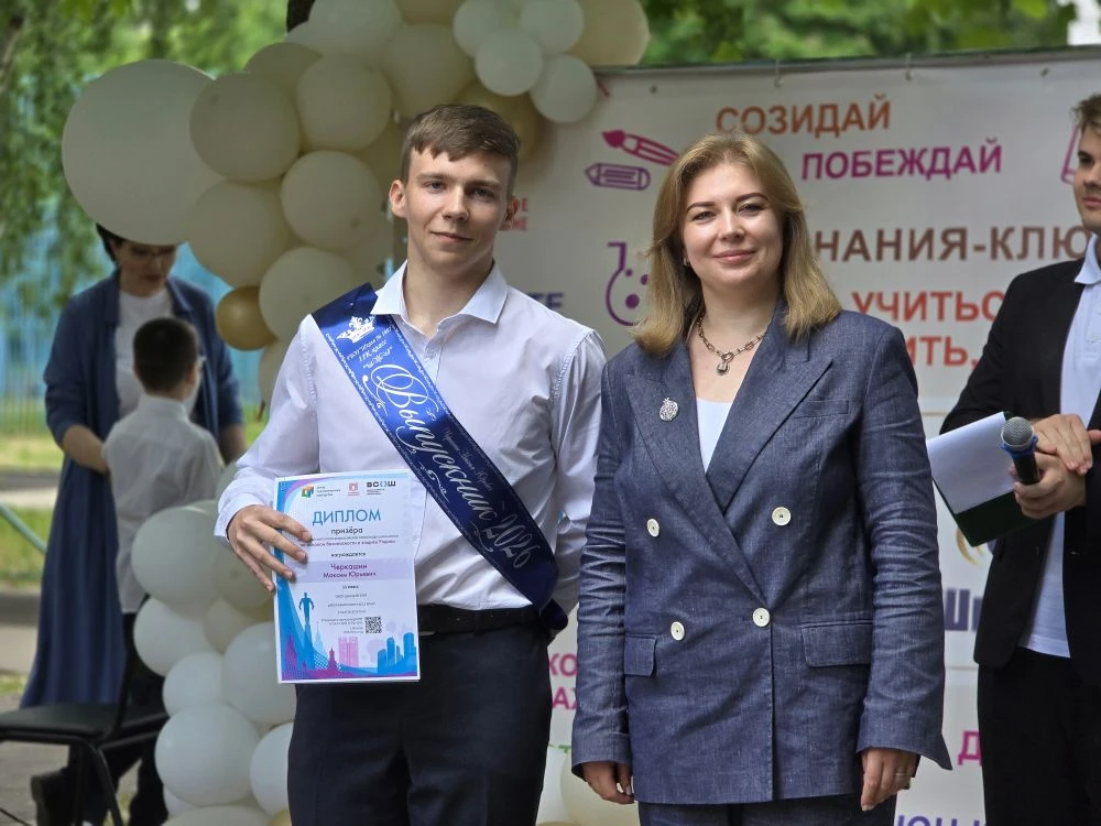 🎓 В 1-м корпусе прошёл Последний звонок для 11 класса  В стенах нашей школы прозвучал главный звонок
