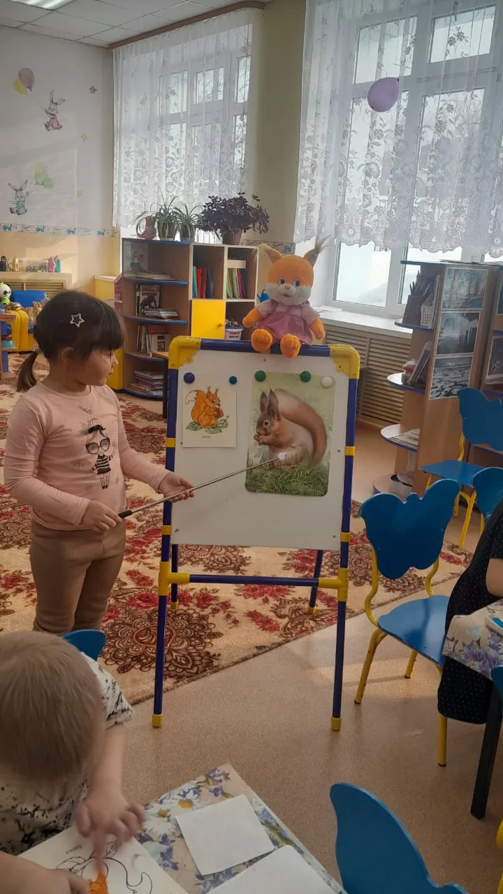 🦦 Волшебный гость и новые друзья: пластилинография в группе «Колокольчик» ✨