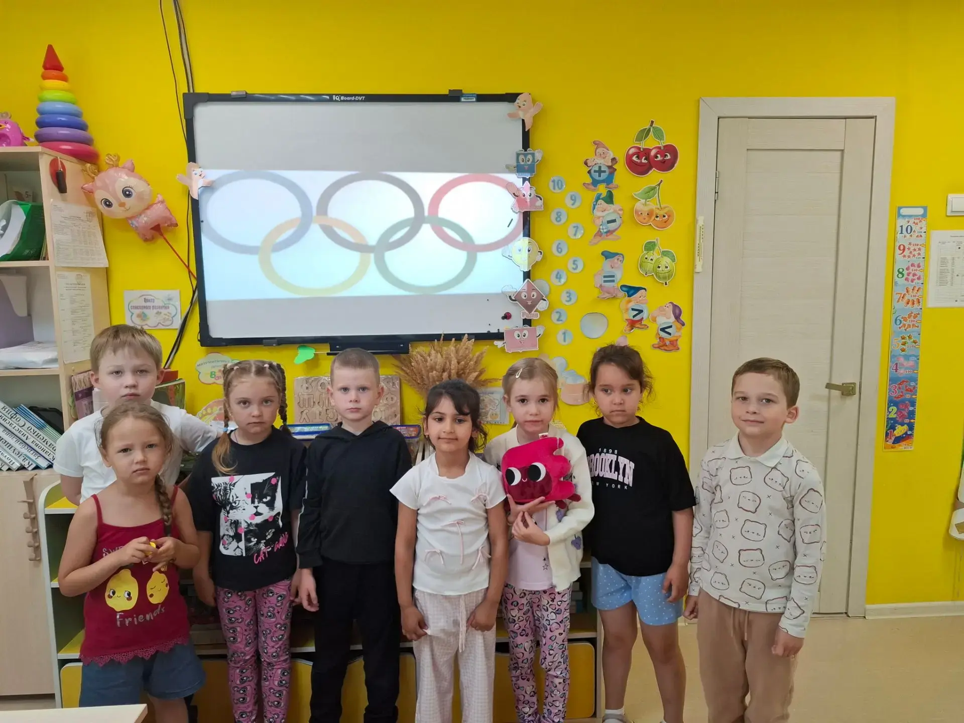 В детском саду «Лучик» Прелестненской школы прошел День олимпийских игр. Воспитатели рассказали детя