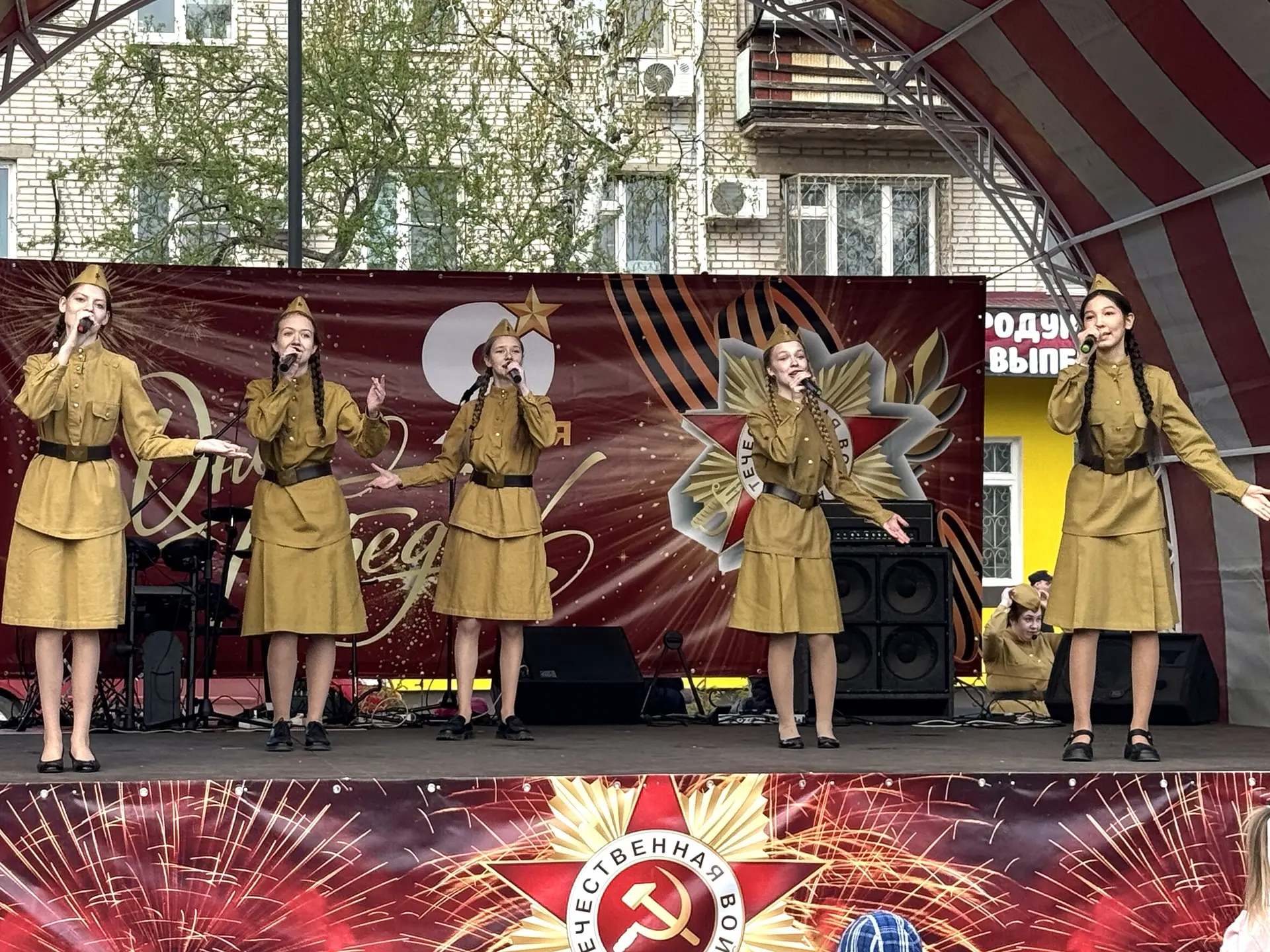 9 Мая — день великой гордости и нестихающей боли. Спасибо нашим дедам и прадедам за то, что выстояли
