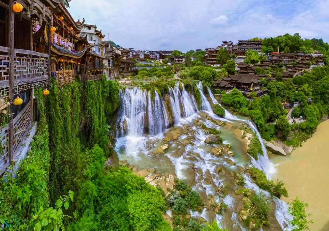 Фуронг, Китай 🇨🇳  🔹 Фуронг или Фужун - небольшой китайский город, которому около 2000 лет.  🔹 Прямо 