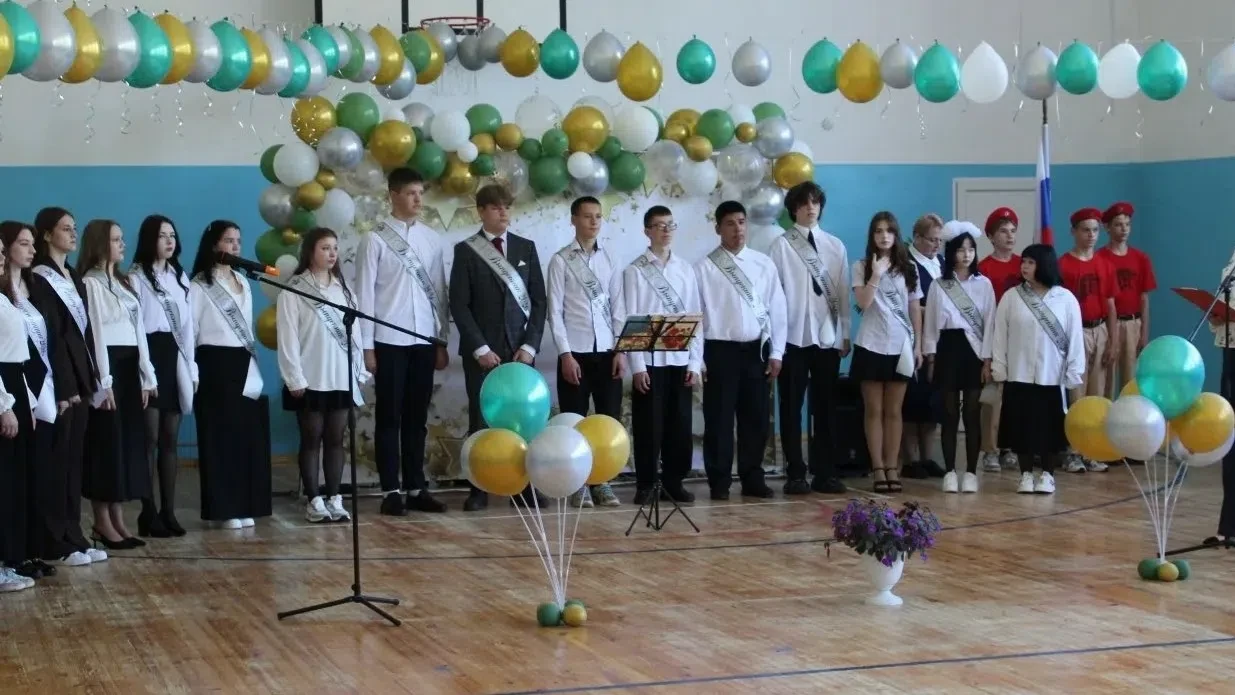 🔔 26 мая прозвенел Последний звонок для выпускников Кировской школы!🎉