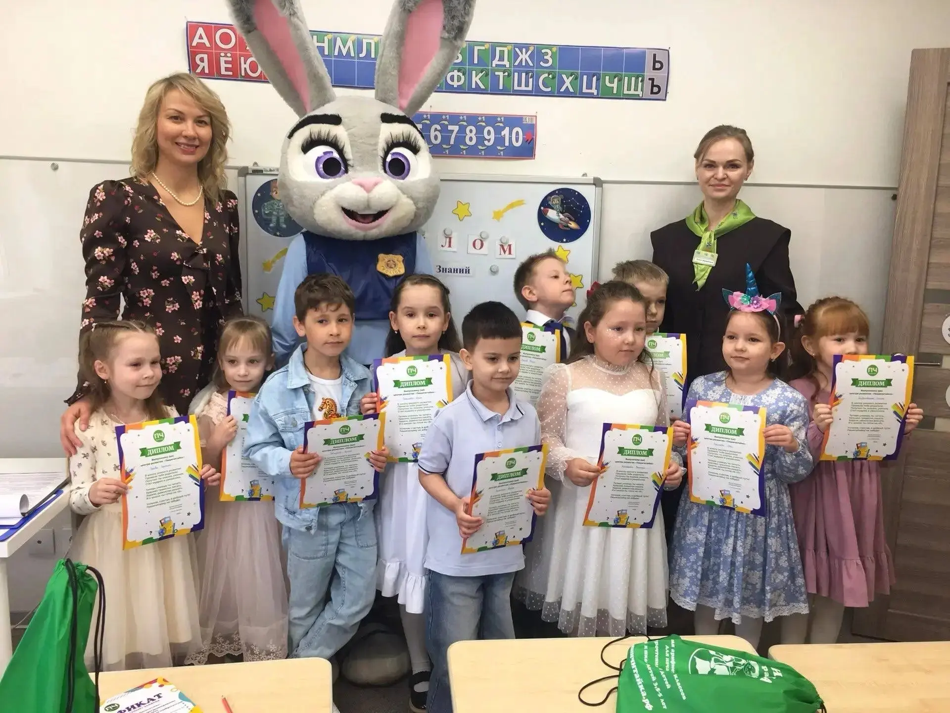 💪🎓 Нашим ребятам никакие репетиторы не понадобятся!

Они приходят в школу готовыми на 100%, потому