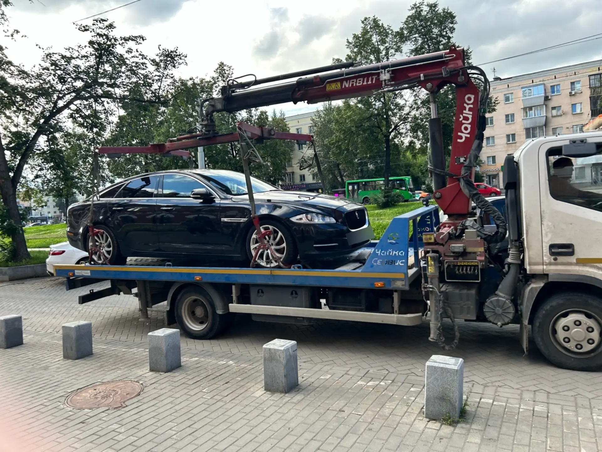 Jaguar в счет долгов

В Кировском районном отделении судебных приставов ГУФССП России по Свердловско