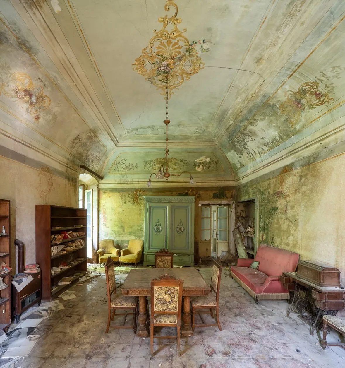 Атмосфера заброшенного дома 🏚️