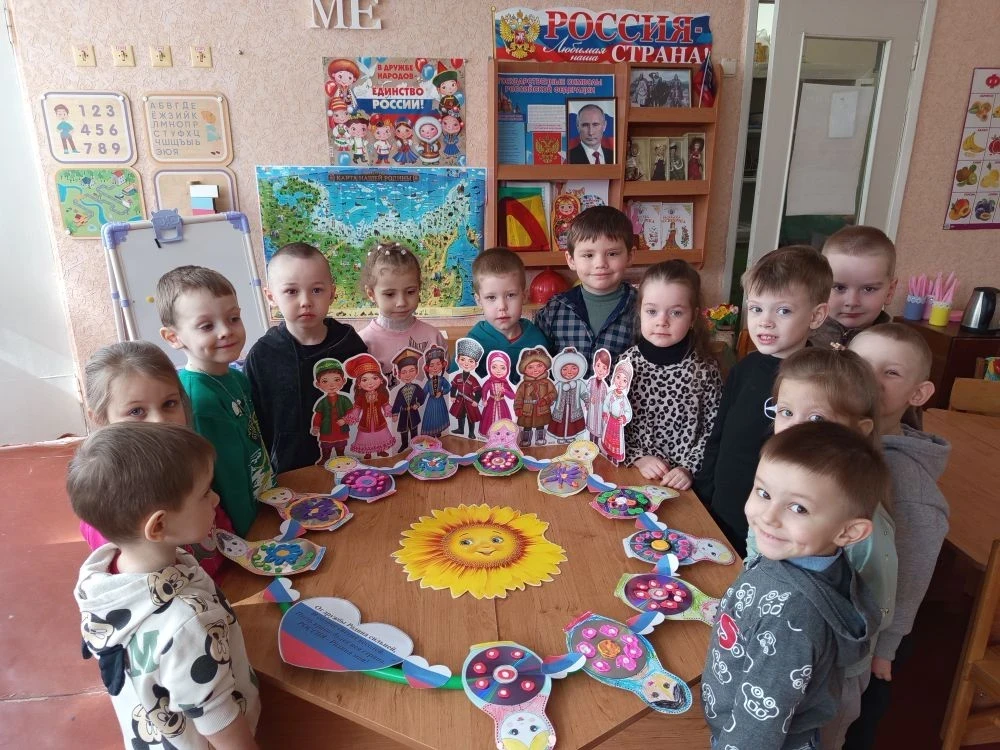 🇷🇺В рамках Года единства народов России в ГБДОУ "ДЕТСКИЙ САД № 135 Г.О. МАКЕЕВКА" ДНР было проведено