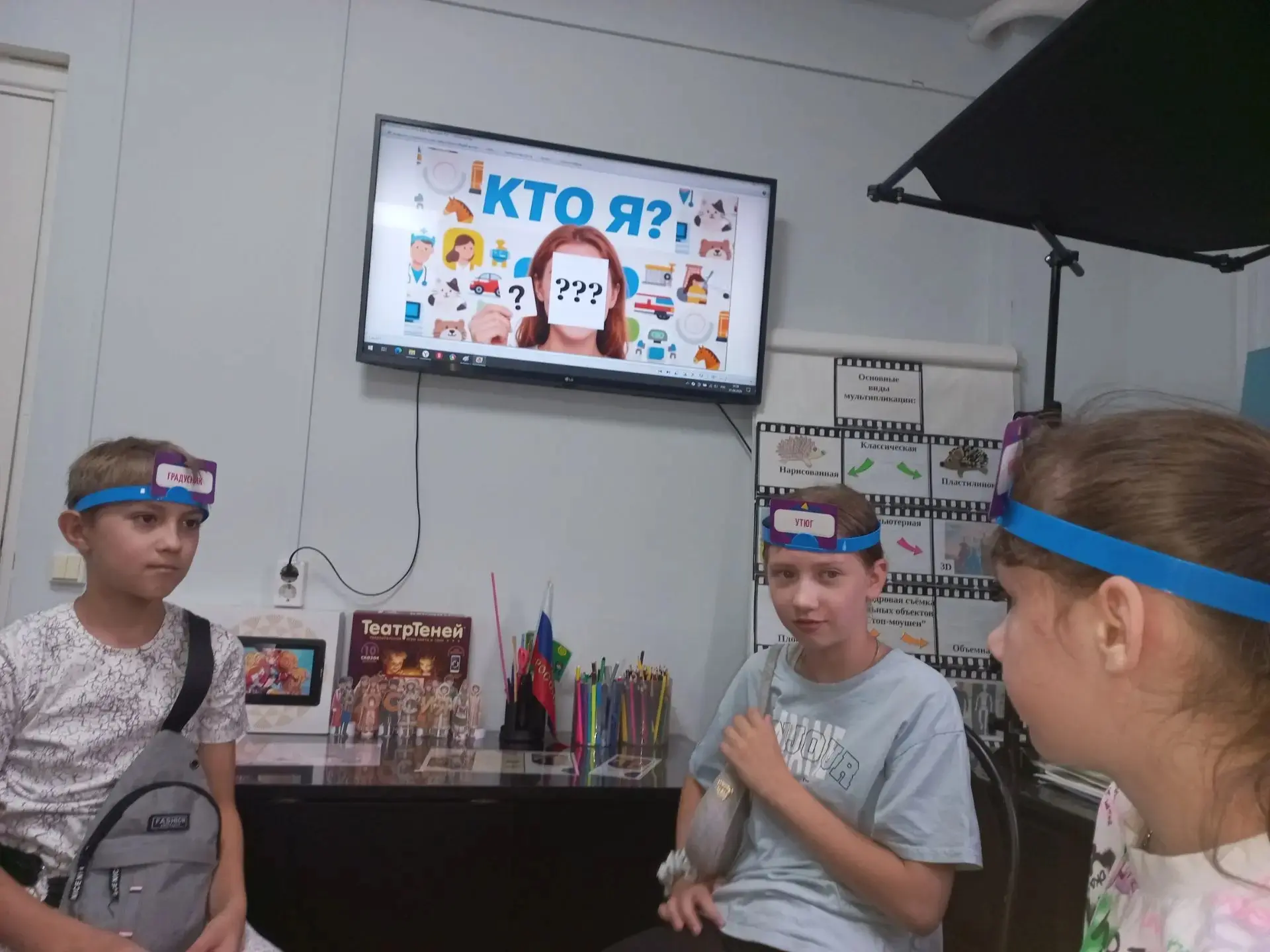 Настольная карточная игра «Угадай кто я?» стала ярким событием занятия! 🎲 Это была зам...