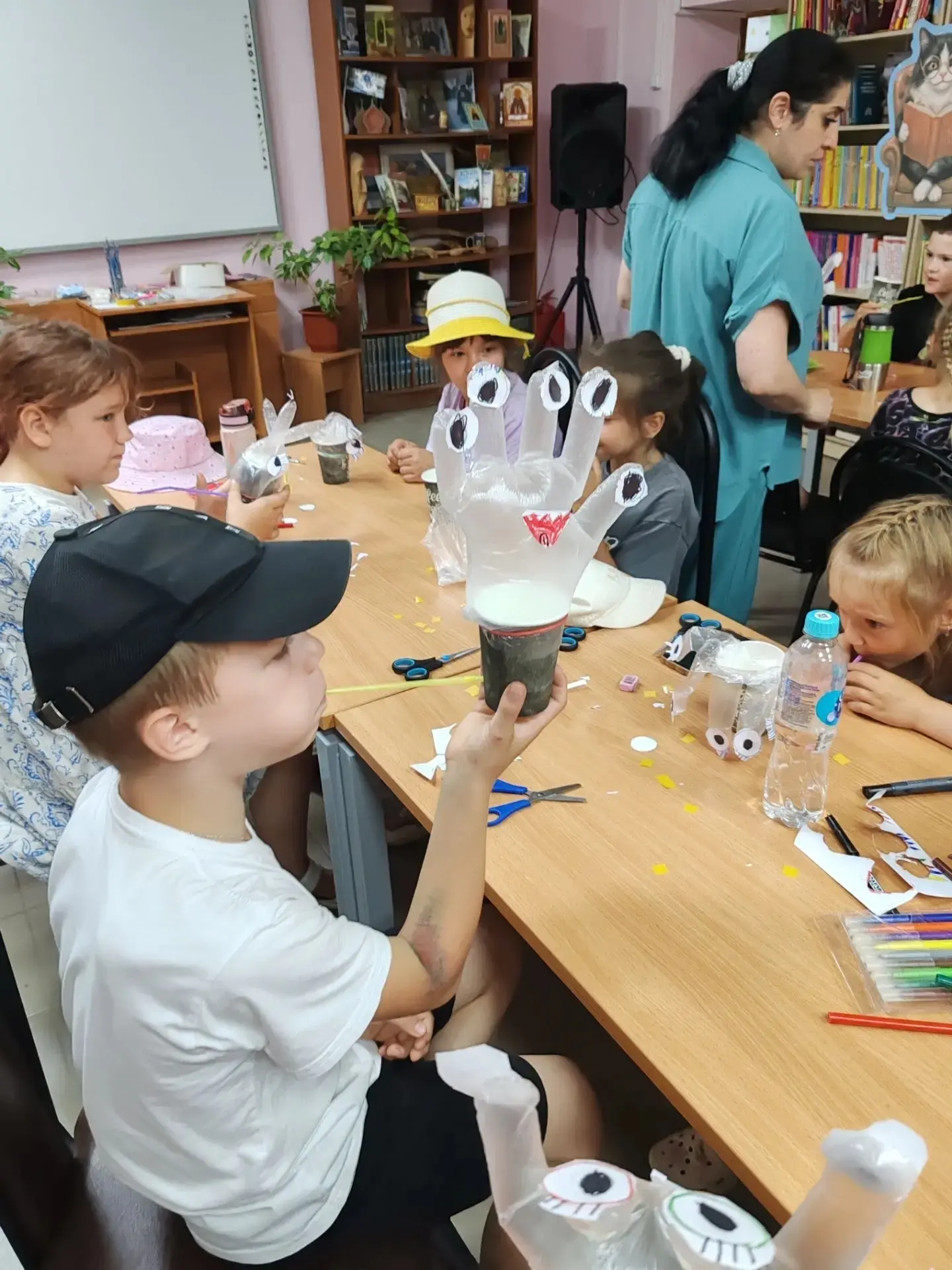 Центральная библиотека для пришкольного лагеря МБОУ СОШ № 3 провели шуточный мастер- кл...