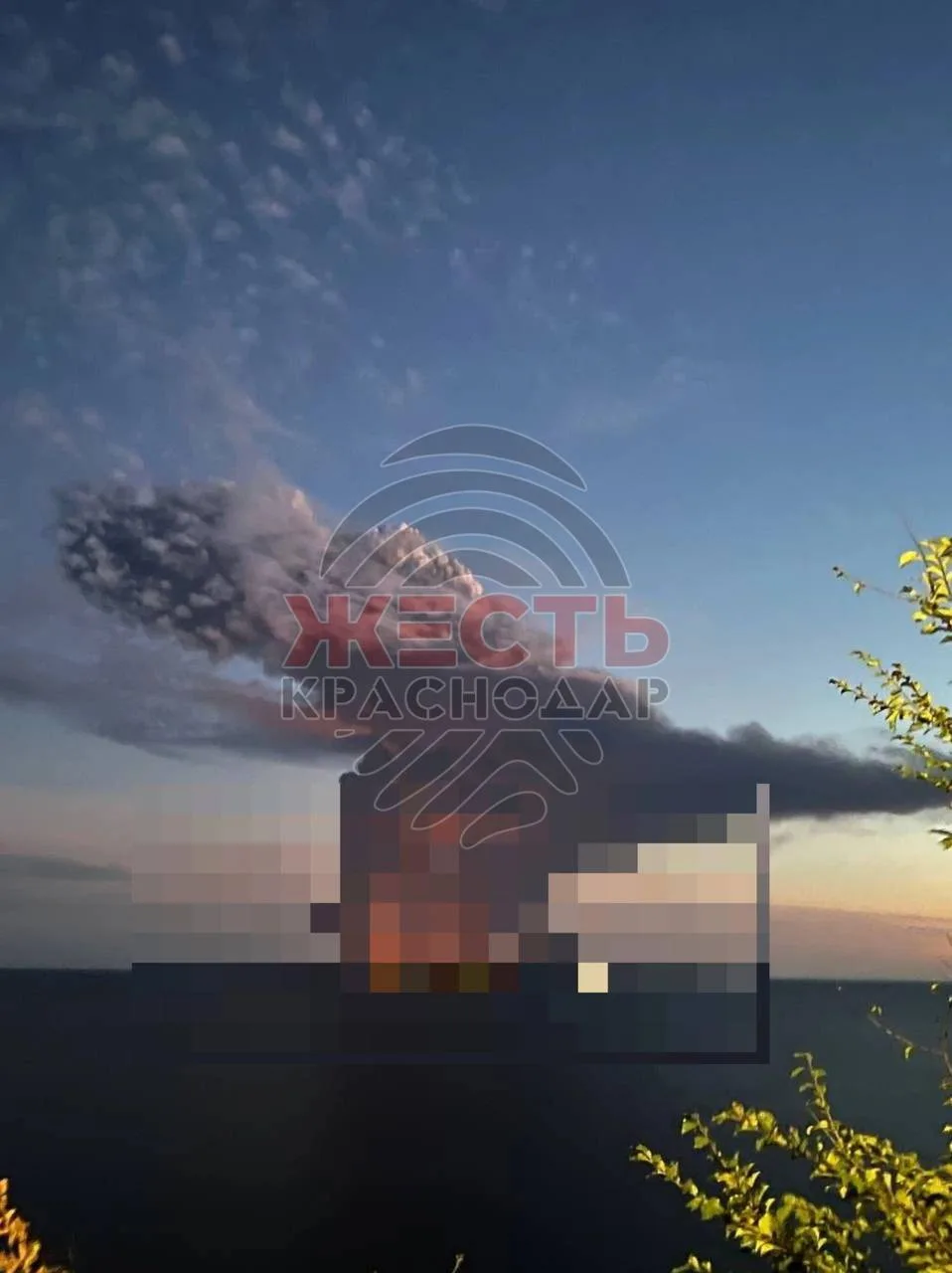 ❗️Пожар на танкере около Сочи. Официальной информации пока нет.
