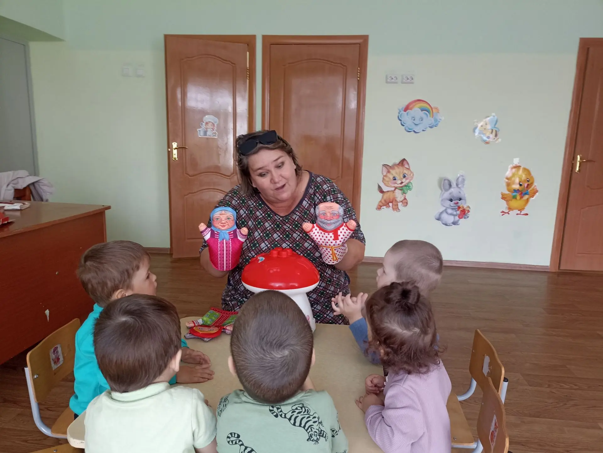 Иң нәниләребез белән әкиятләр илендә.
