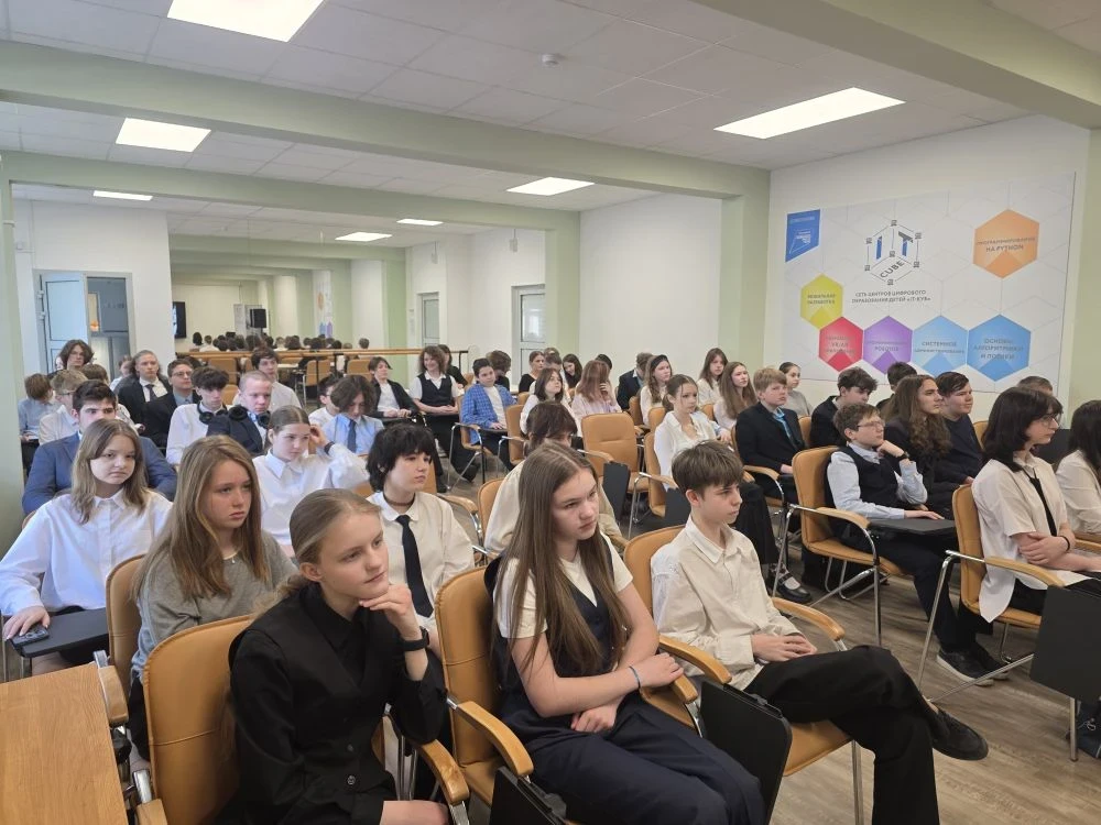🎗 Накануне Дня Победы на второй площадке состоялся просмотр фильма «Живая память поколений». Меропри