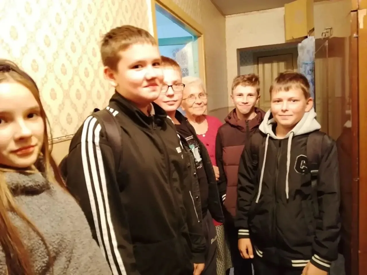 👩‍🏫В преддверии Дня учителя ученики МАОУ «СОШ 46» приняли участие в трогательной акци...