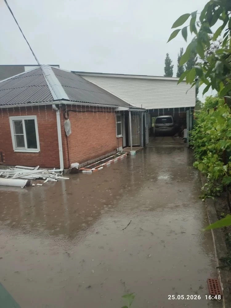 Борьба с водой идёт полным ходом. Спасатели ПАСО оказывают помощь в устранении последствий дождей, з