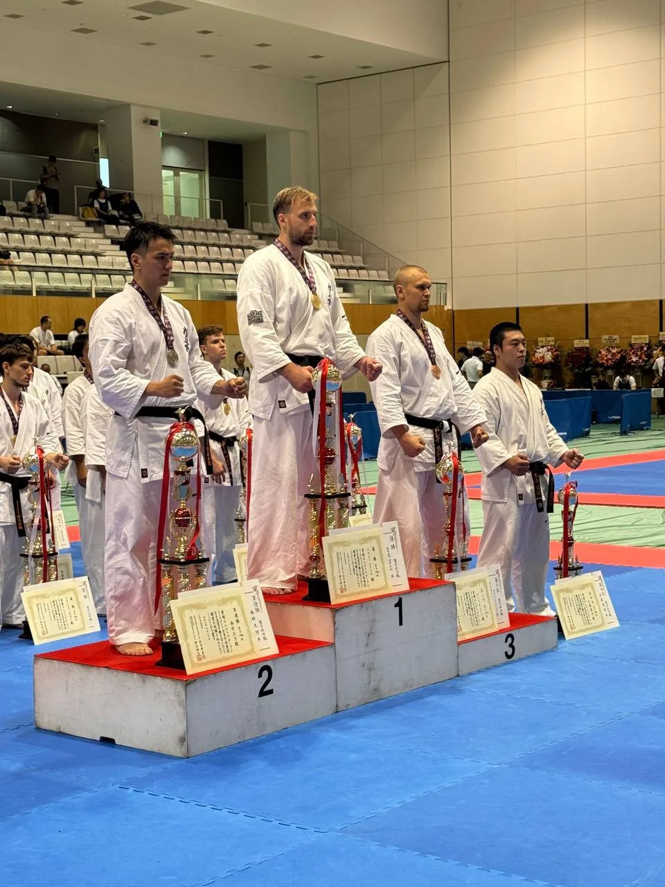 Пьедестал 90+ кг. 41-й Чемпионат Японии
