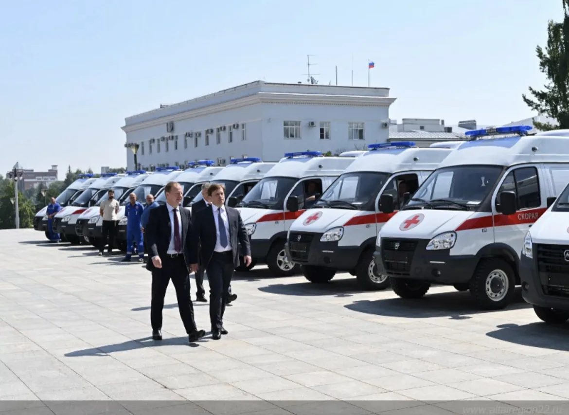 🚑 28 новых машин скорой помощи получили больницы Алтайского края

Вручение состоялось 18 июня. Новы