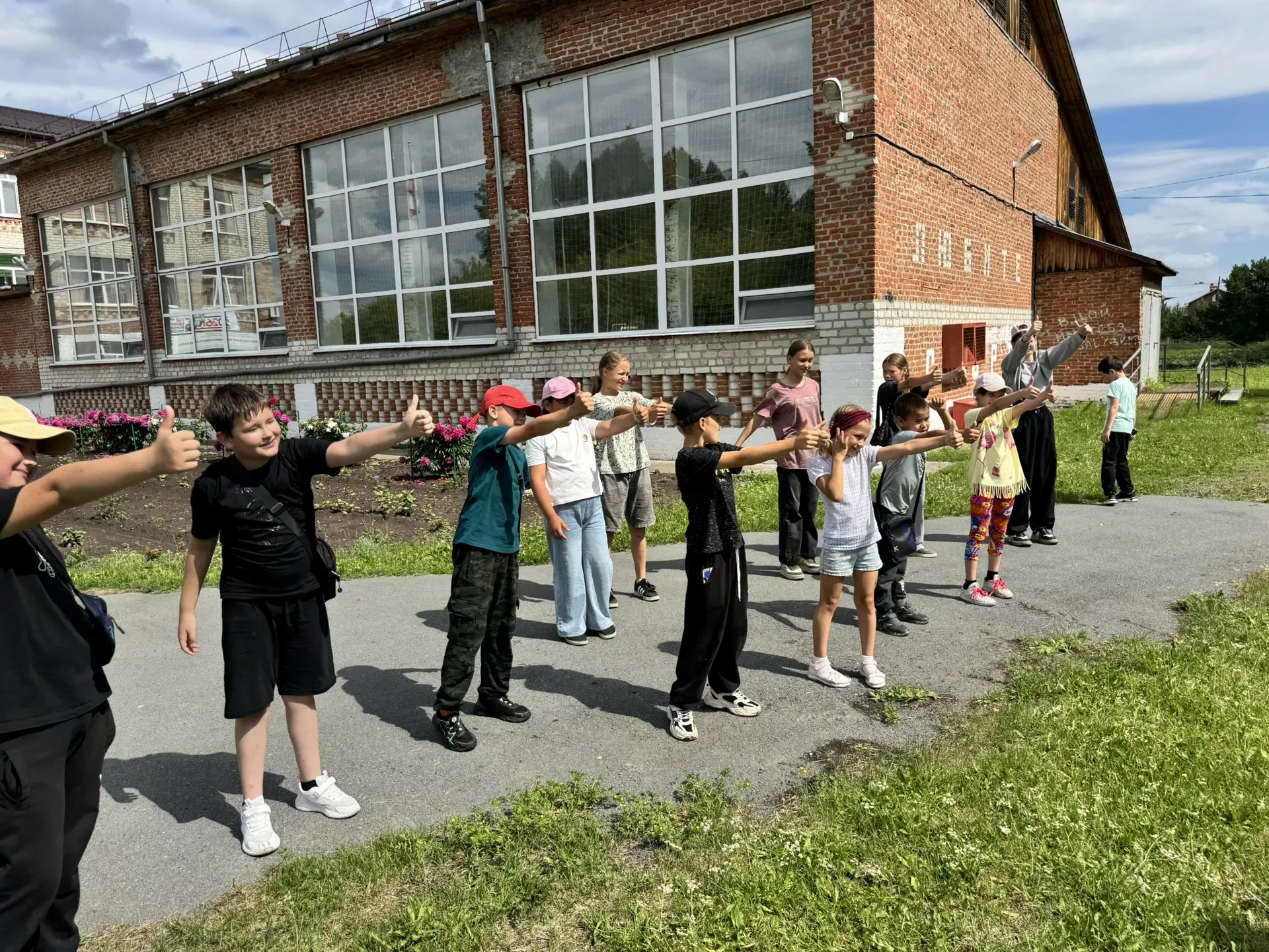 🌟 13-й день в лагере дневного пребывания «Олимпионик»: день знаний, спорта и безопасности! 🌟 
Трин