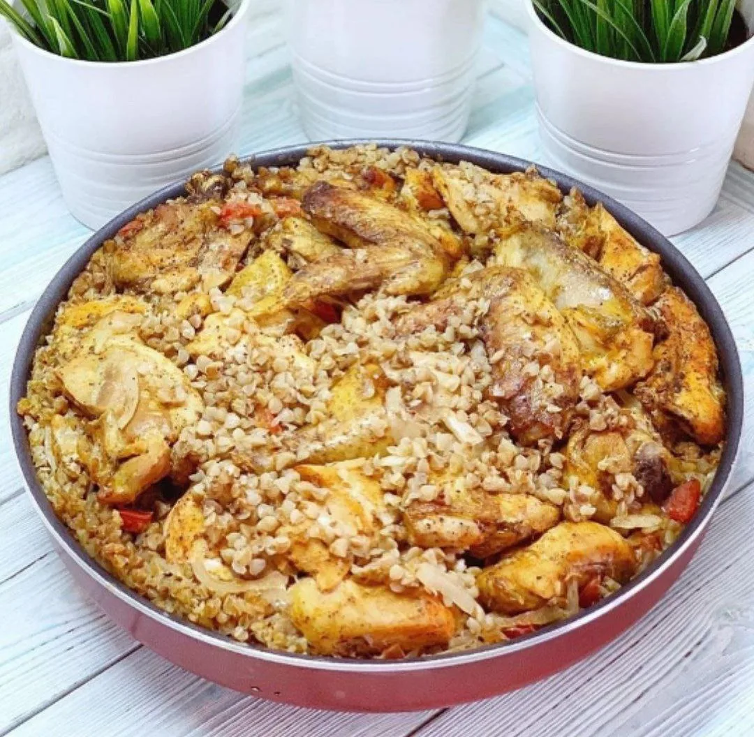 Курица с гречкой в духовке.