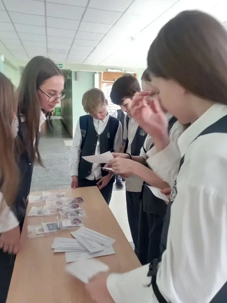 🔥Честь и память: дежурство 6 «А» класса в преддверии Дня Победы🔥  С 4 по 8 мая дежурство по лицею пр