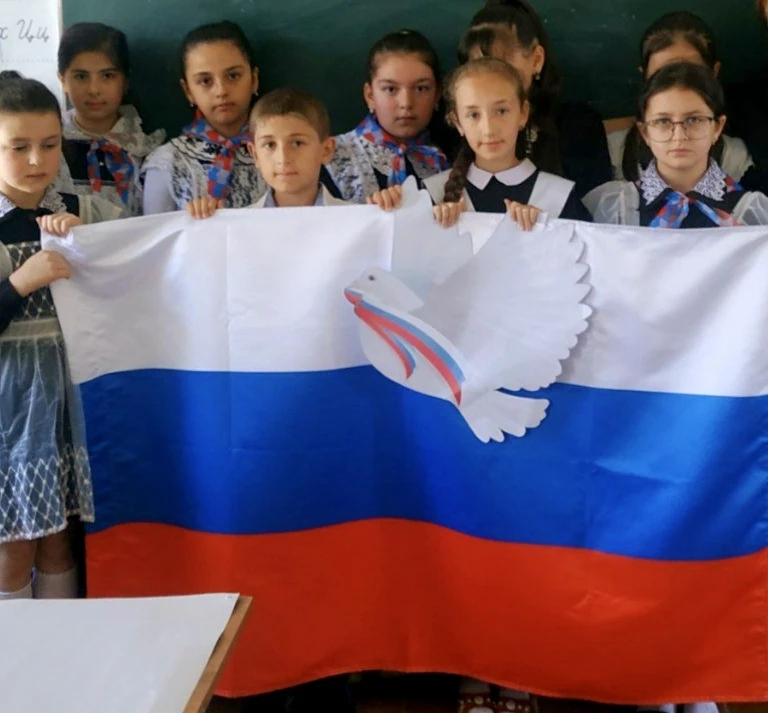 В рамках Всероссийской акции "#Родинойгоржусь", приуроченной к празднованию Дня России, активисты Дж