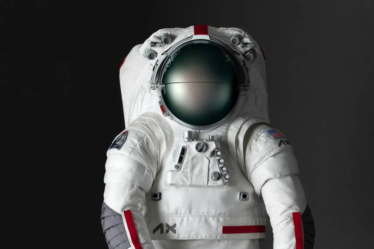 Prada на Луне: модный дом создал экипировку для NASA