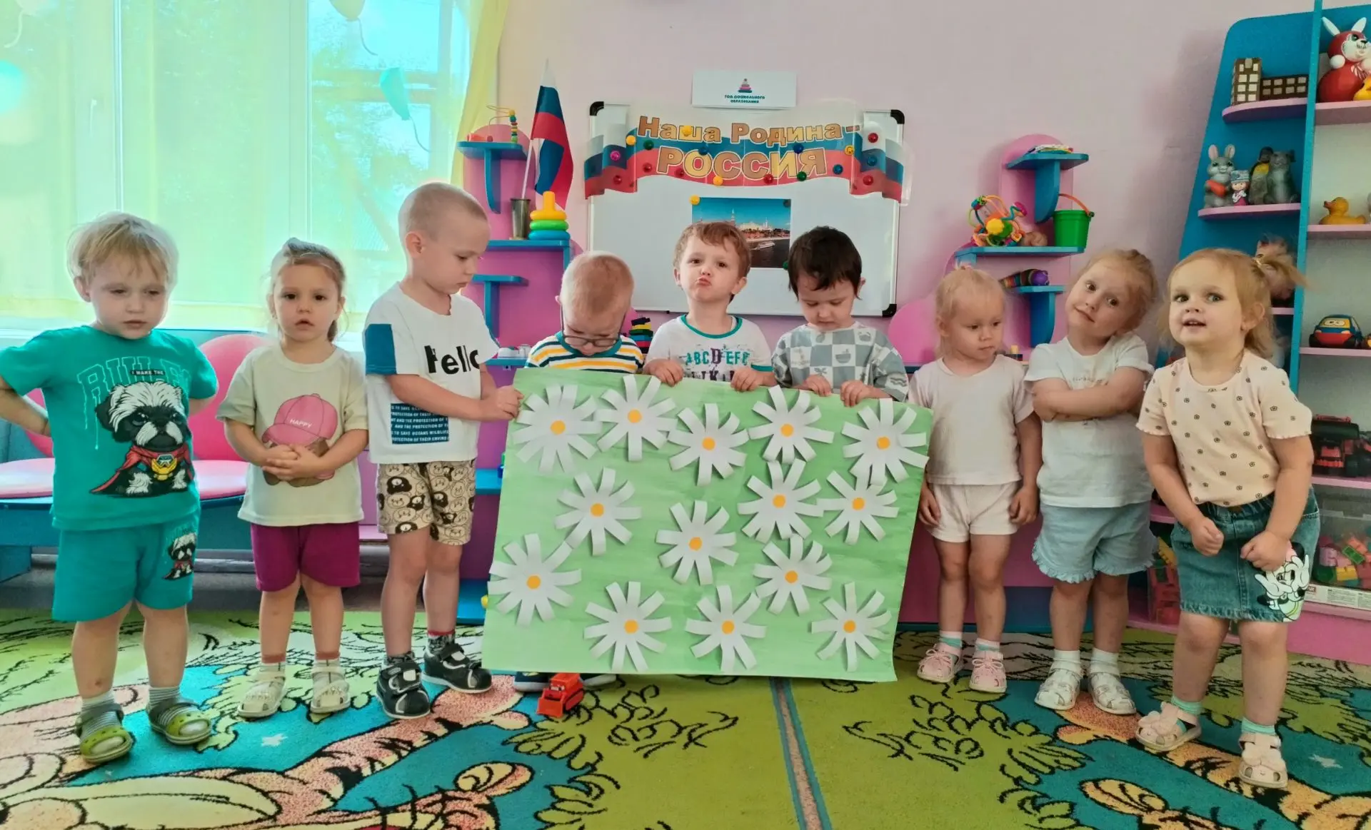 🌼 Наш цветущий луг! 🌿

Сегодня в нашей группе кипела настоящая творческая работа. Наши малыши осва