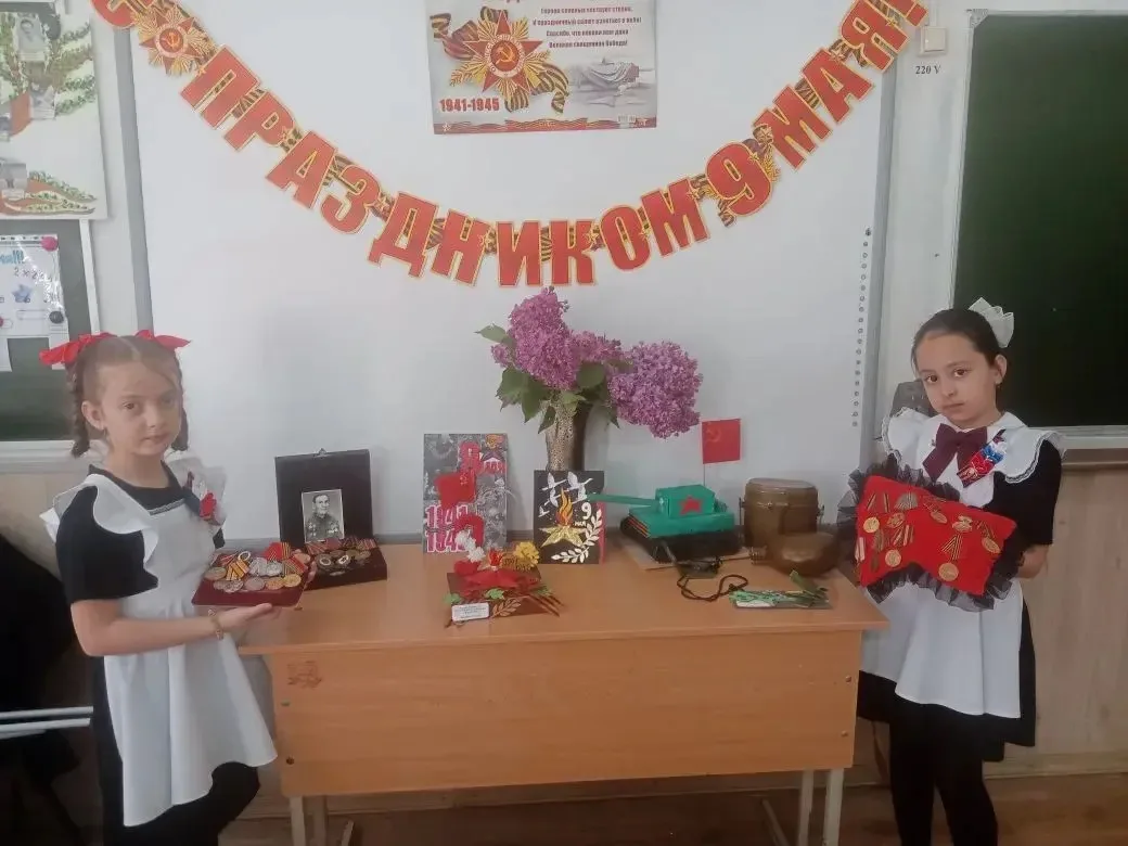 🎖️Во 2 «А» классе состоялся классный час, посвященный Дню Победы. Ребята говорили о подвигах героев 