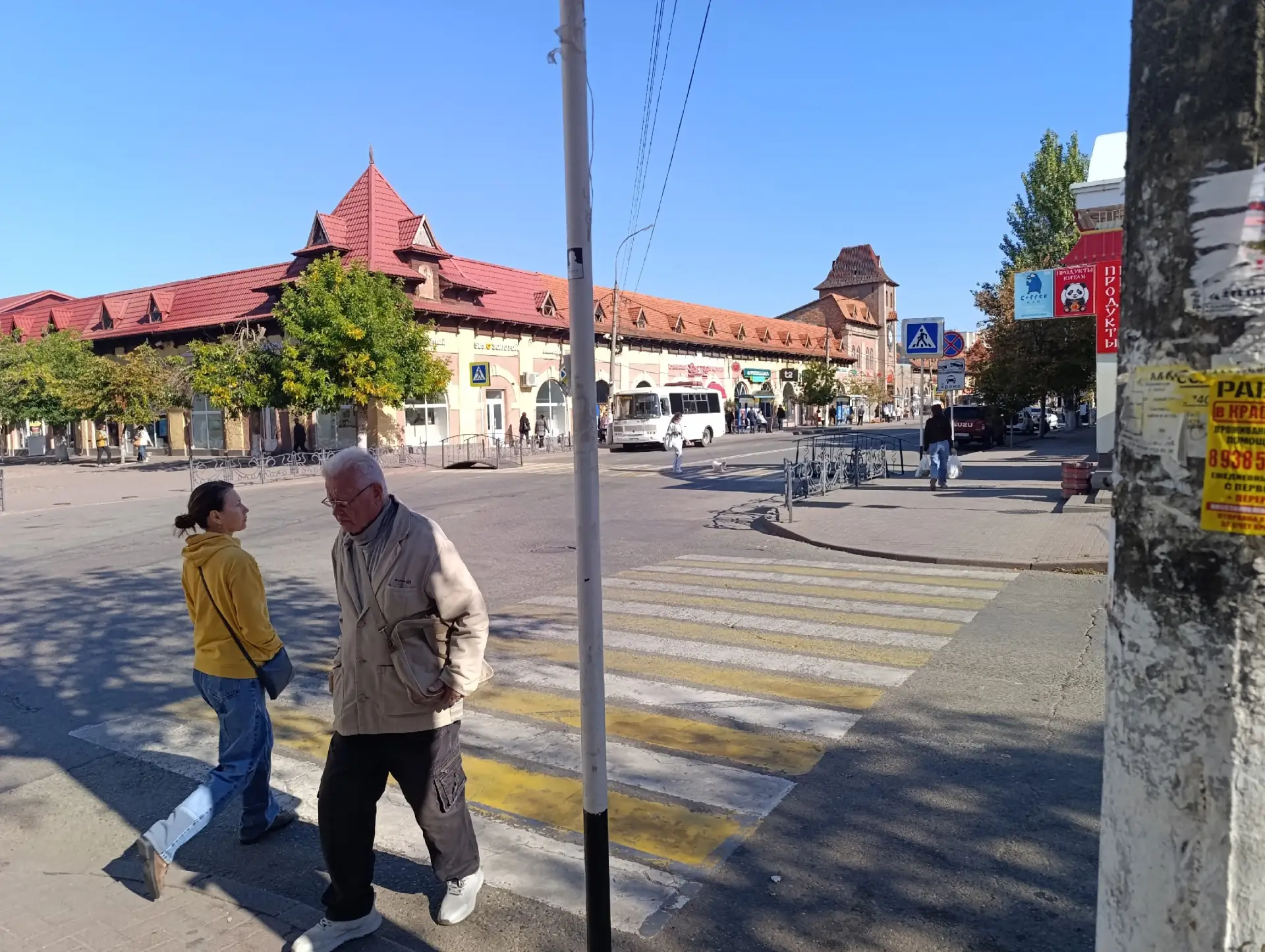 В Ейске настают холода. Кто-то уже потерял всякую надежду, а иные ещё на что-то надеятс...