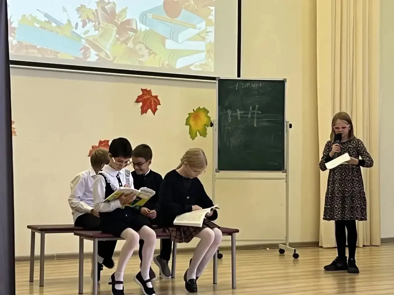 В МАОУ «Видновская СОШ № 11» состоялся праздничный концерт, посвящённый Дню учителя.