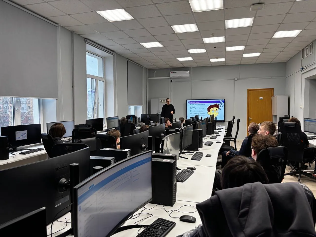 День профпроб в КАИТ №20: кибербезопасность и беспилотная авиация 👨‍💻  Учащиеся 9А, В, К и М классов