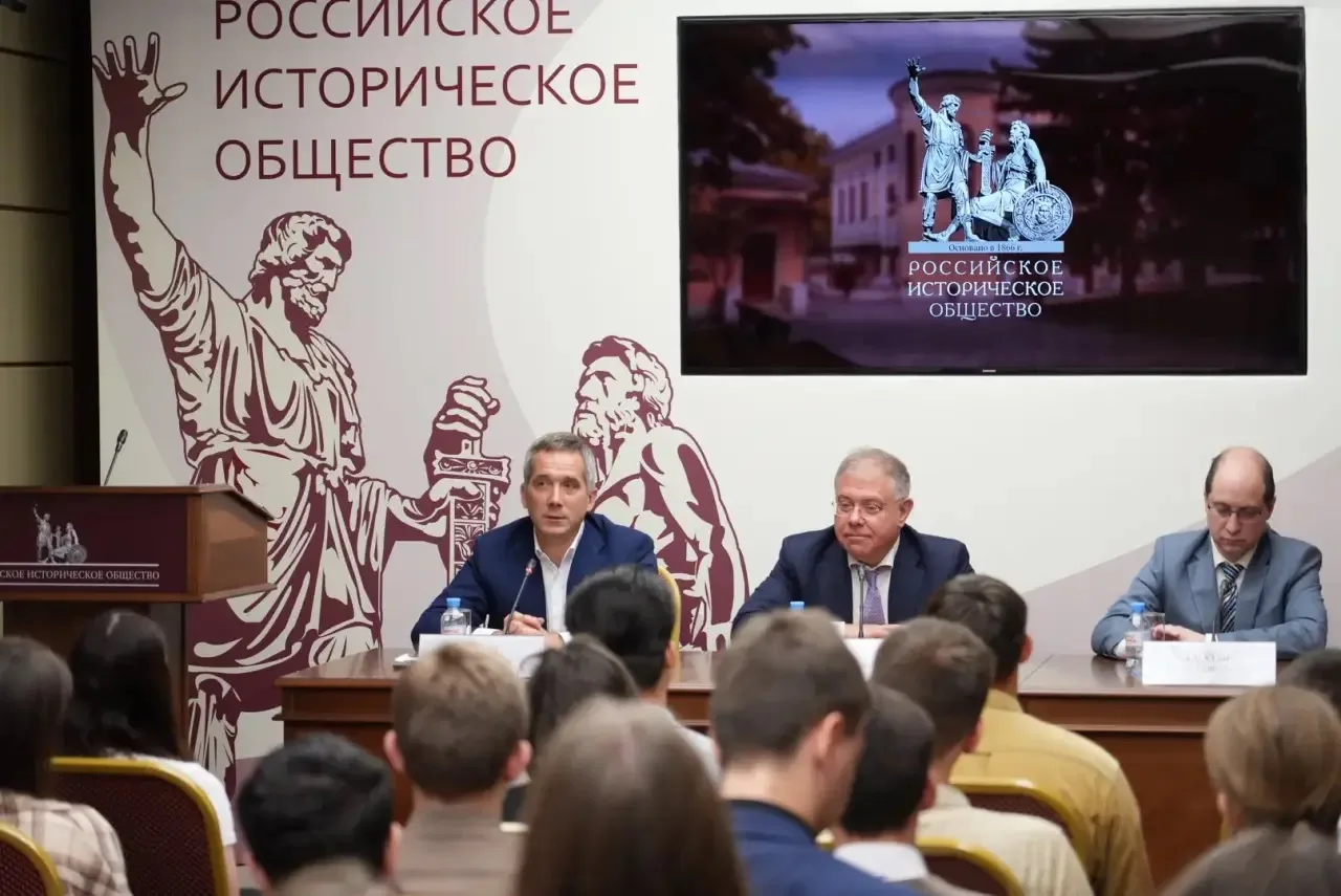 На лектории Молодежного клуба РИО рассказал о сохранении исторической правды в медиапространстве.
 
