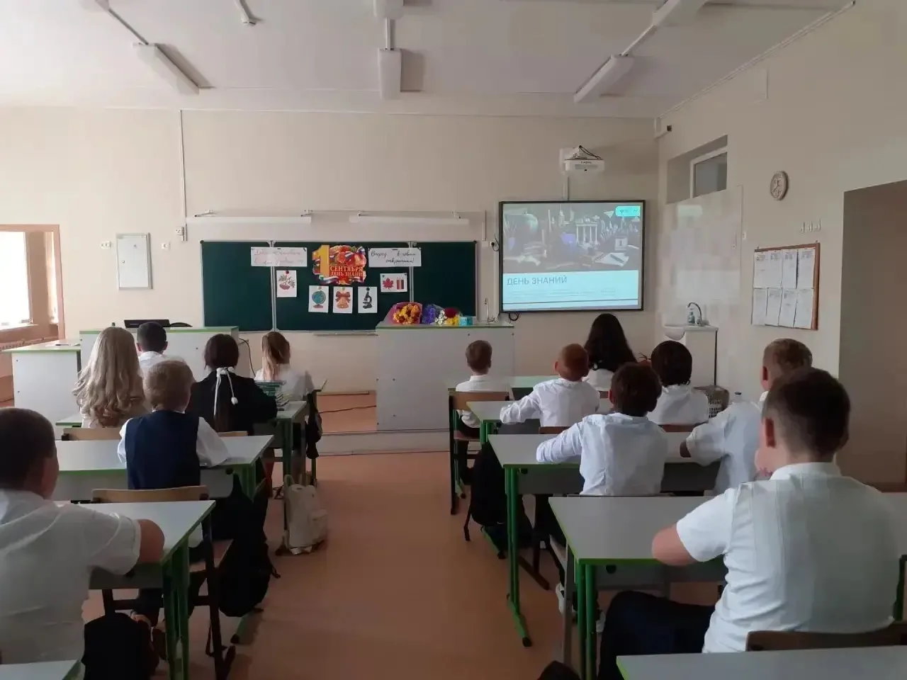 Сегодня, 01 сентября, в рамках внеурочной деятельности «Разговоры о важном» с обучающим...