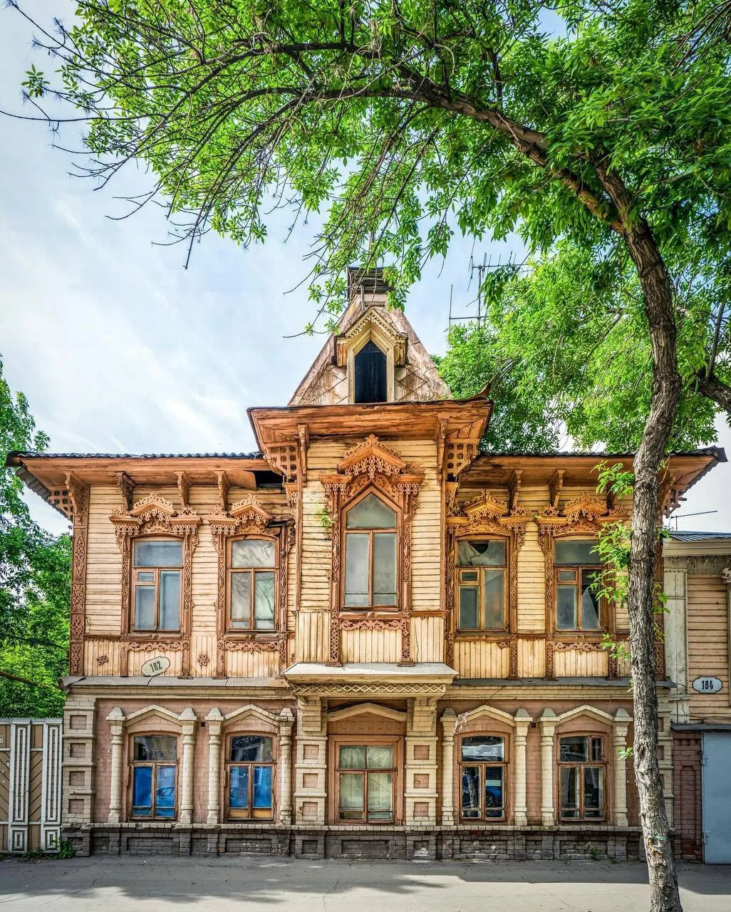 🏡 ТЕРЕМА РОССИИ

Русский терем — неотъемлемая часть нашей культуры, не имеющая аналогов в других ст