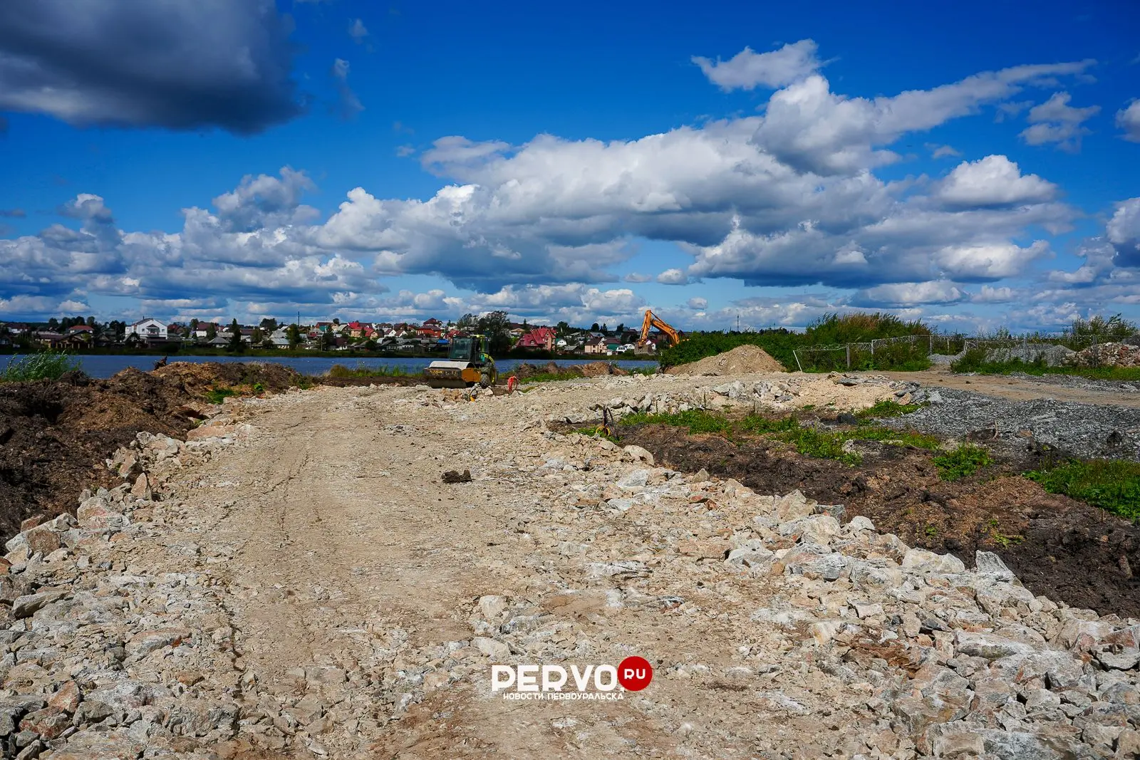 В Первоуральске на набережной Нижне-Шайтанского пруда продолжается благоустройство. Нап...