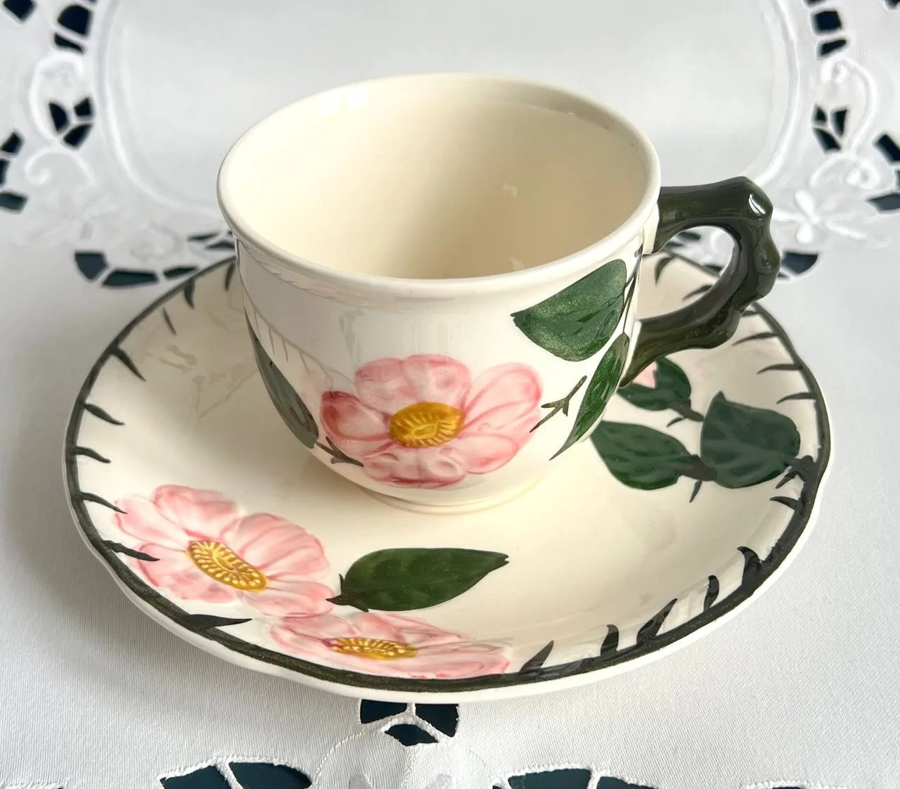 🌹Чайная пара Villeroy&Boch Wild Rose - 2990 руб.

В наличии 4 шт 

Чашка 230 мл

Винтаж 
В идеально