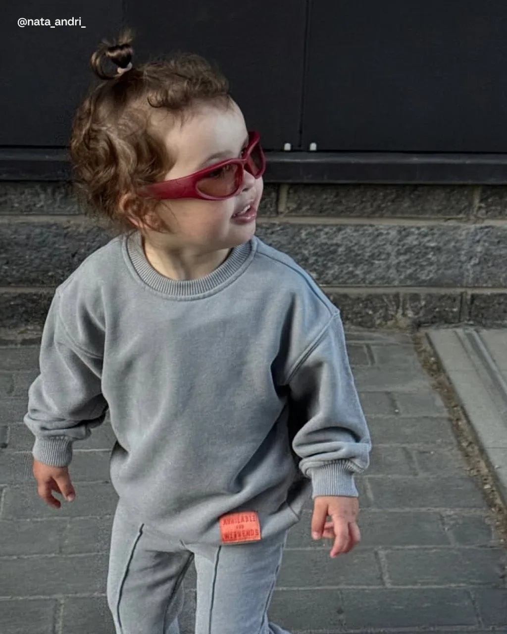 Лето не стоит на месте — оно бегает, прыгает, играется и красиво позирует в хлопковых костюмах, мусл