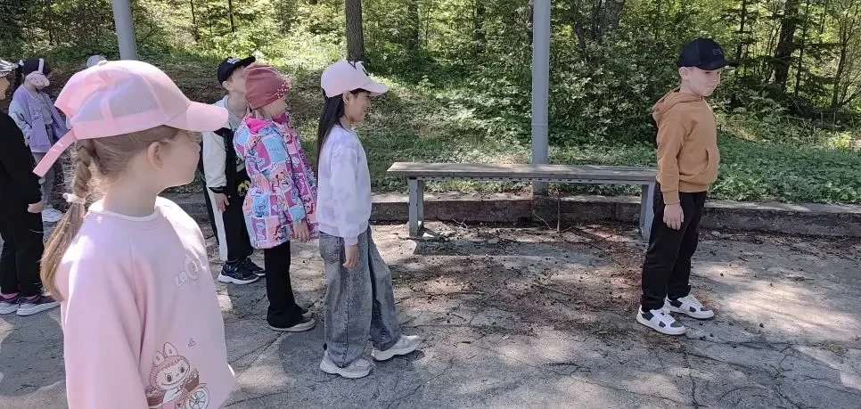 Подготовительная группа отправилась на прогулку в парк 🌳🍃🐿️

✅Свободная игровая деятельность: дет