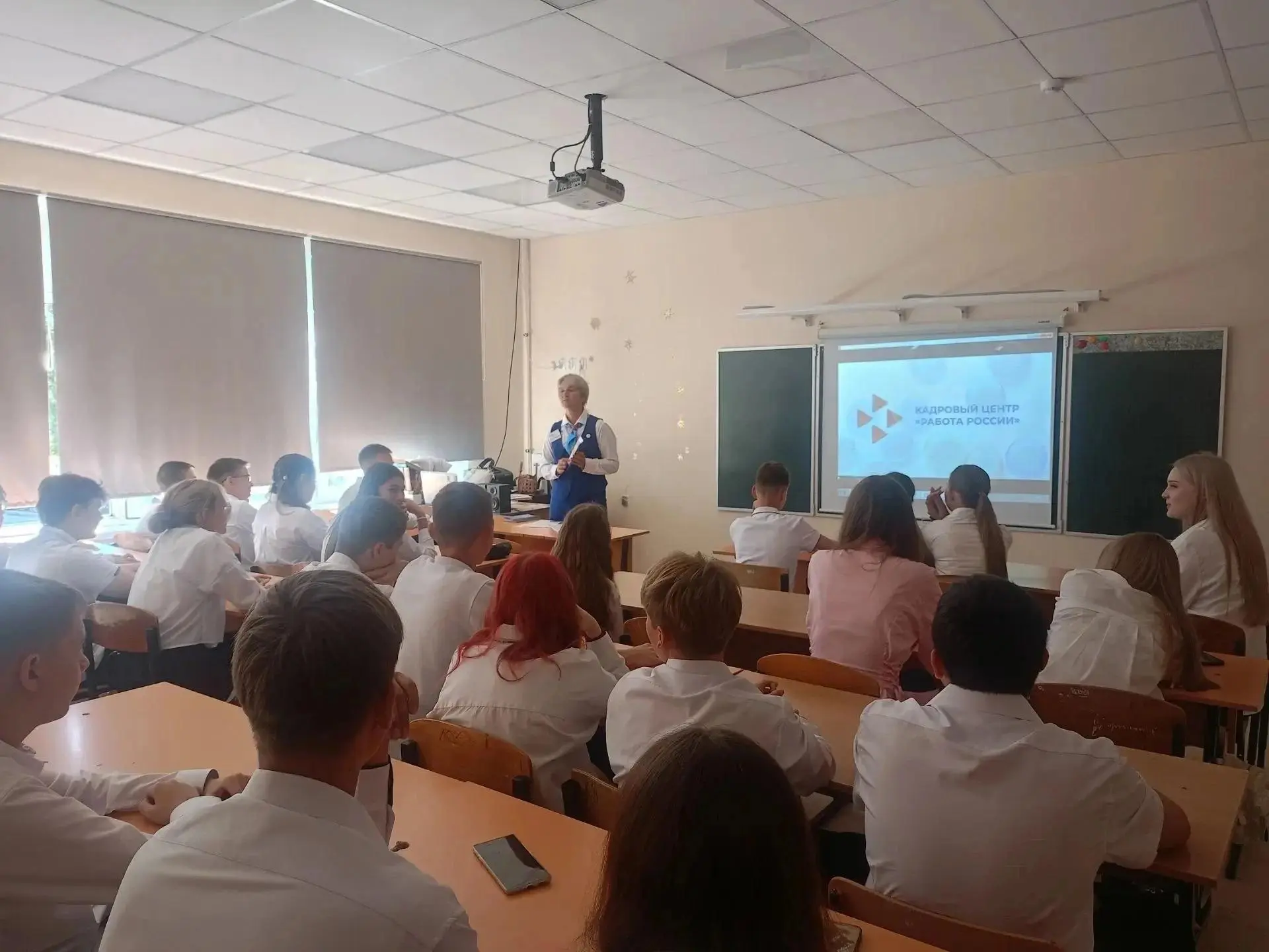 Таловский Кадровый центр «Работа России» провёл профориентационную встречу для школьников.