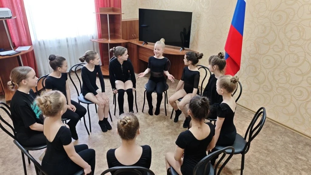 В коллективе современного танца "Синяя птица" Дворца культуры им. В.В. Куйбышева г. Дон...