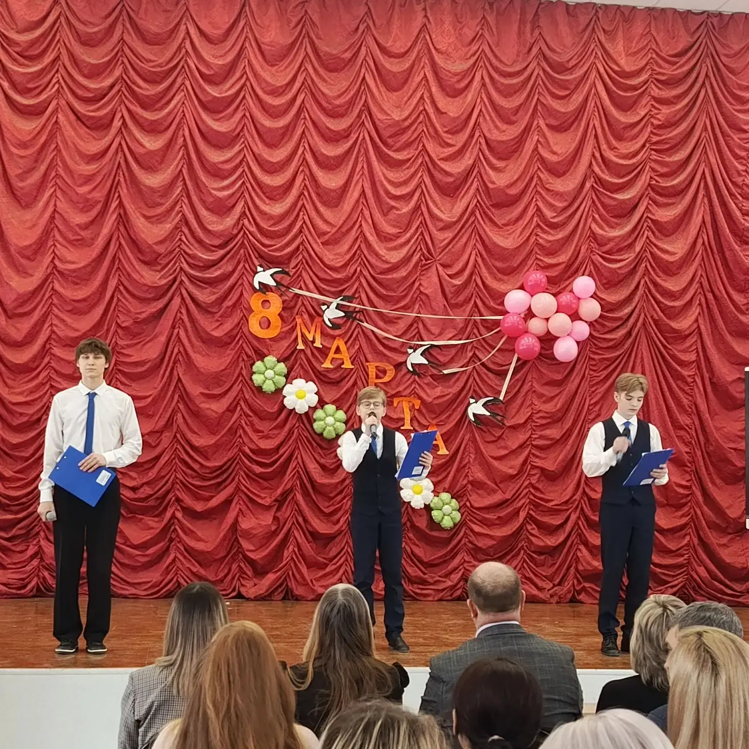 С ПРАЗДНИКОМ!  🌷Ярко!  🌷Весело!  🌷Творчески! 🌷Именно так прошел сегодняшний весенний день в нашем ли
