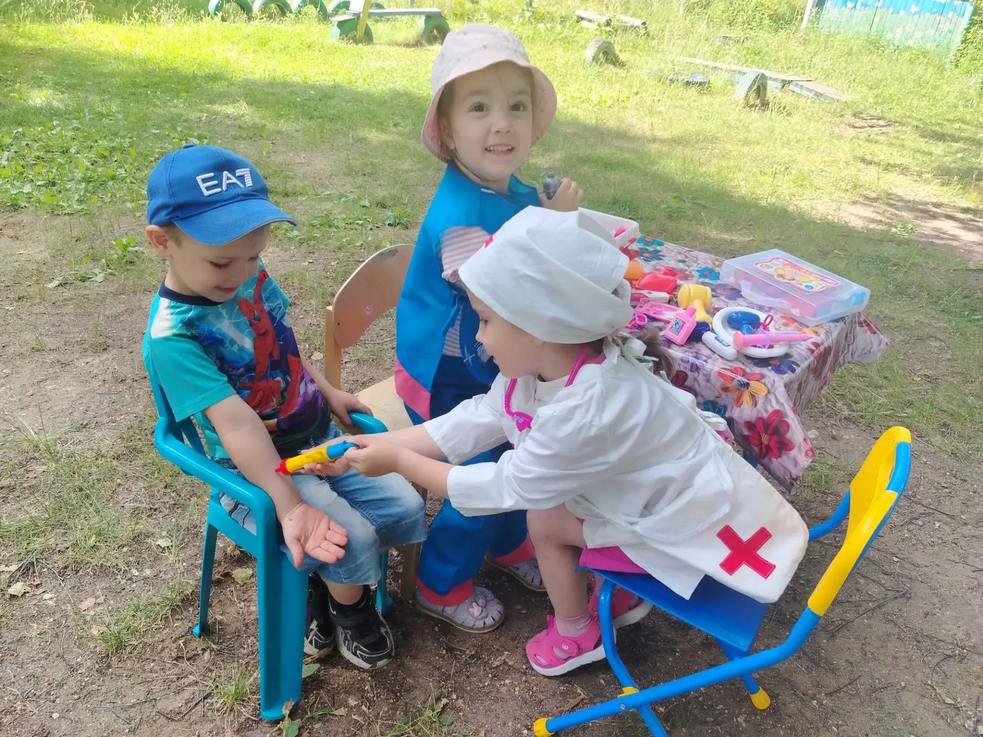 👦👧Будни нашего детского сада🌸

 Сюжетно-ролевые игры на свежем воздухе ☀️

Игра в больницу — одна
