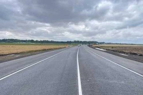 В Багаевском районе досрочно отремонтировали участок дороги регионального значения, сое...