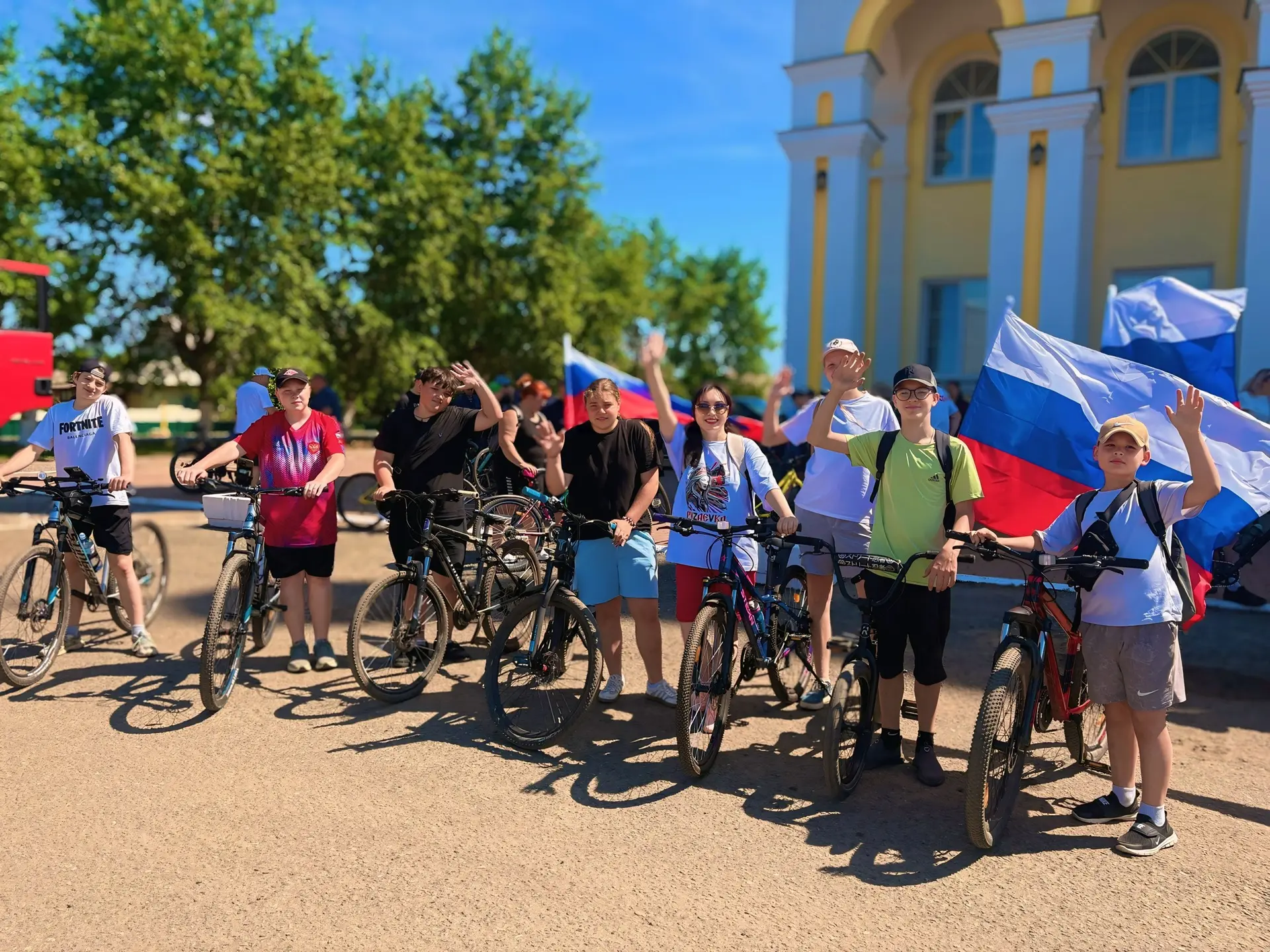 🚩 Пятый, юбилейный автомотовелопробег в Рузаевке

Сегодня наш город стал центром драйва и патриотиз