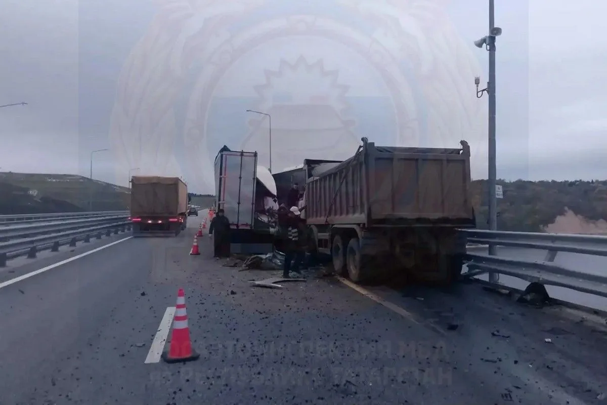 Стали известны подробности ДТП с грузовиками и автобусом на мосту через Волгу